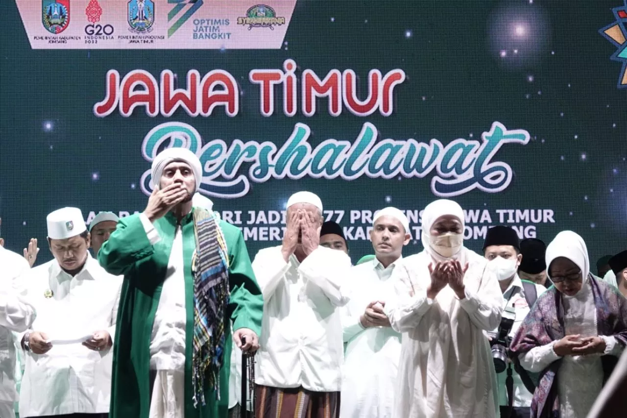 Tabarruk Lewat Jatim Bersholawat Bersama Habib Syech, Gubernur Khofifah Optimis Jatim Bangkit