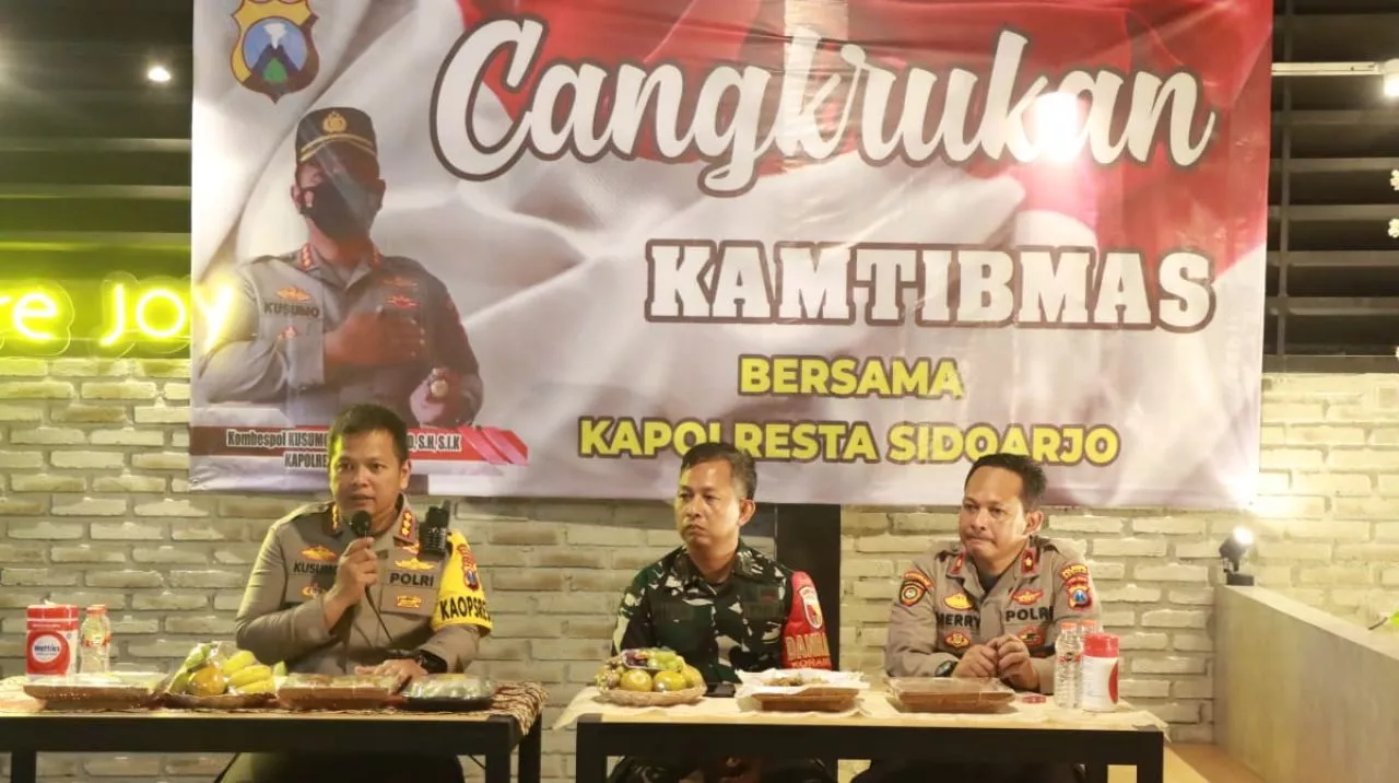 Acara cangkrukan kamtibmas bersama tokoh agama dan tokoh masyarakat di wilayah Kecamatan Buduran, Sabtu (12/11/2022) malam,