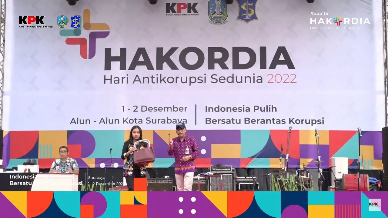 KPK Lelang 14 Barang Eks Gratifikasi Di Surabaya