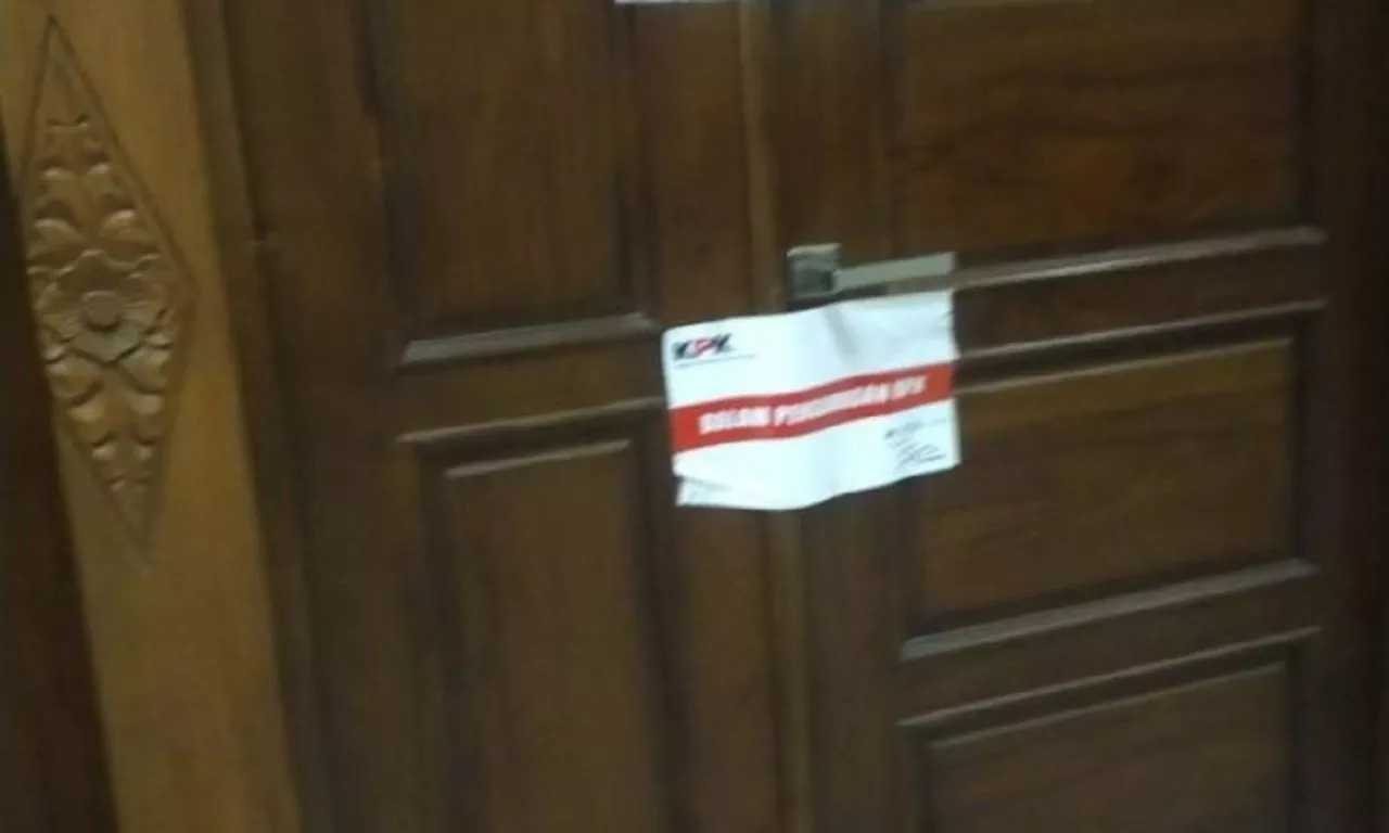 KPK Segel Salah Satu Ruangan Di DPRD Jatim