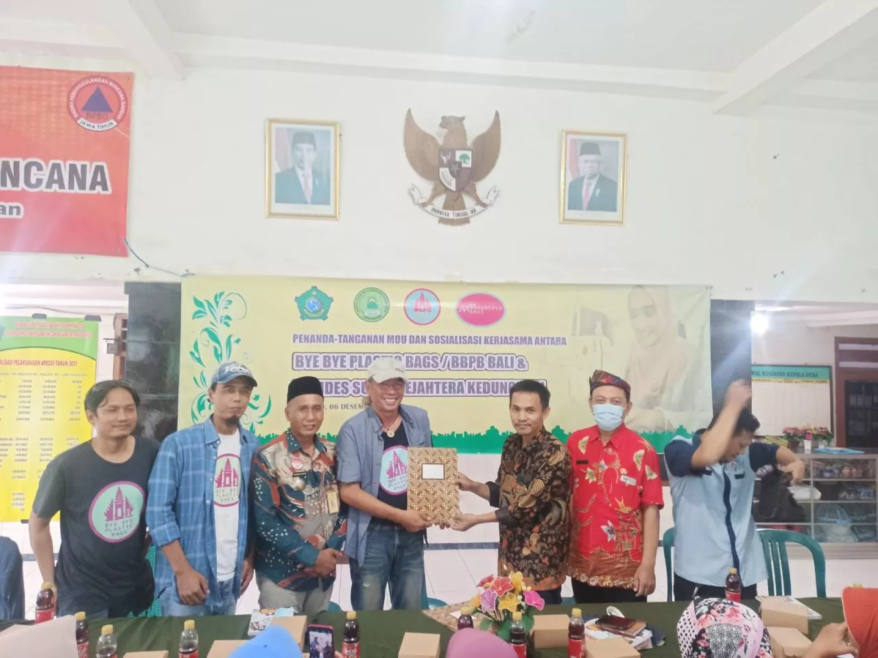 Bumdes Surya Sejahtera Sidoarjo Kerjasama Dengan ByeBye Plastic Bags Produksi Tas Dari Bahan Bekas