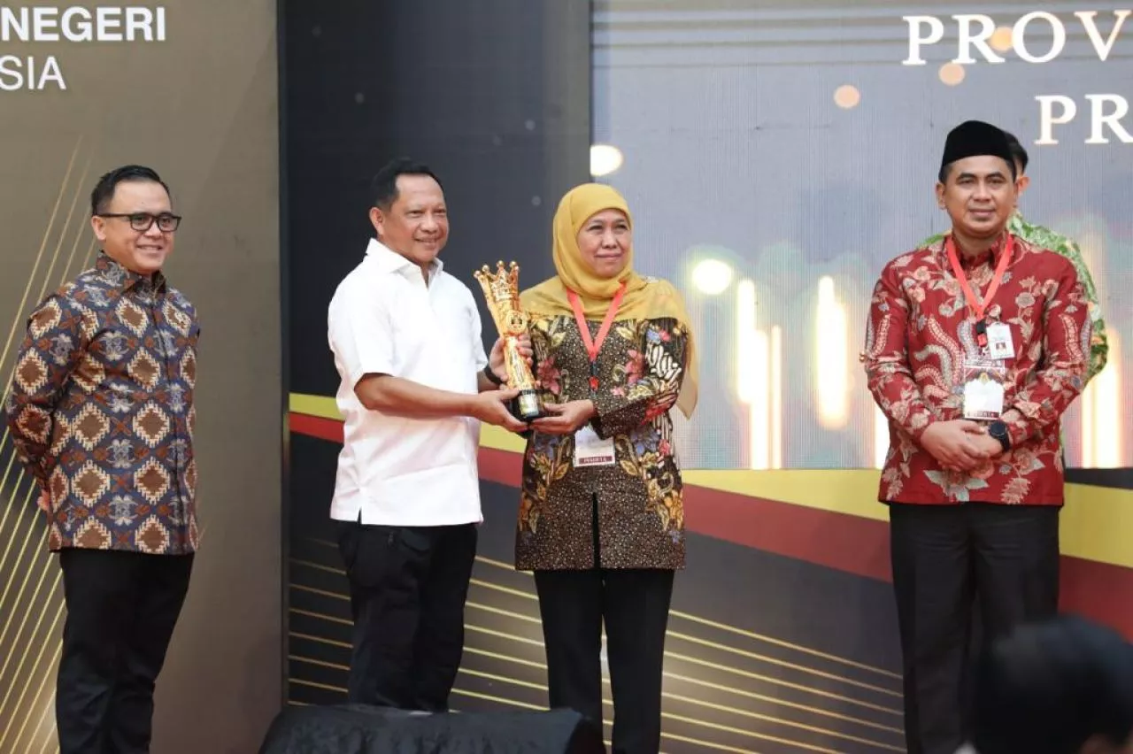 Inovasi Samsat 4.0 dan Eko-Tren Bawa Jatim Sabet Penghargaan IGA Award Kemendagri 2022