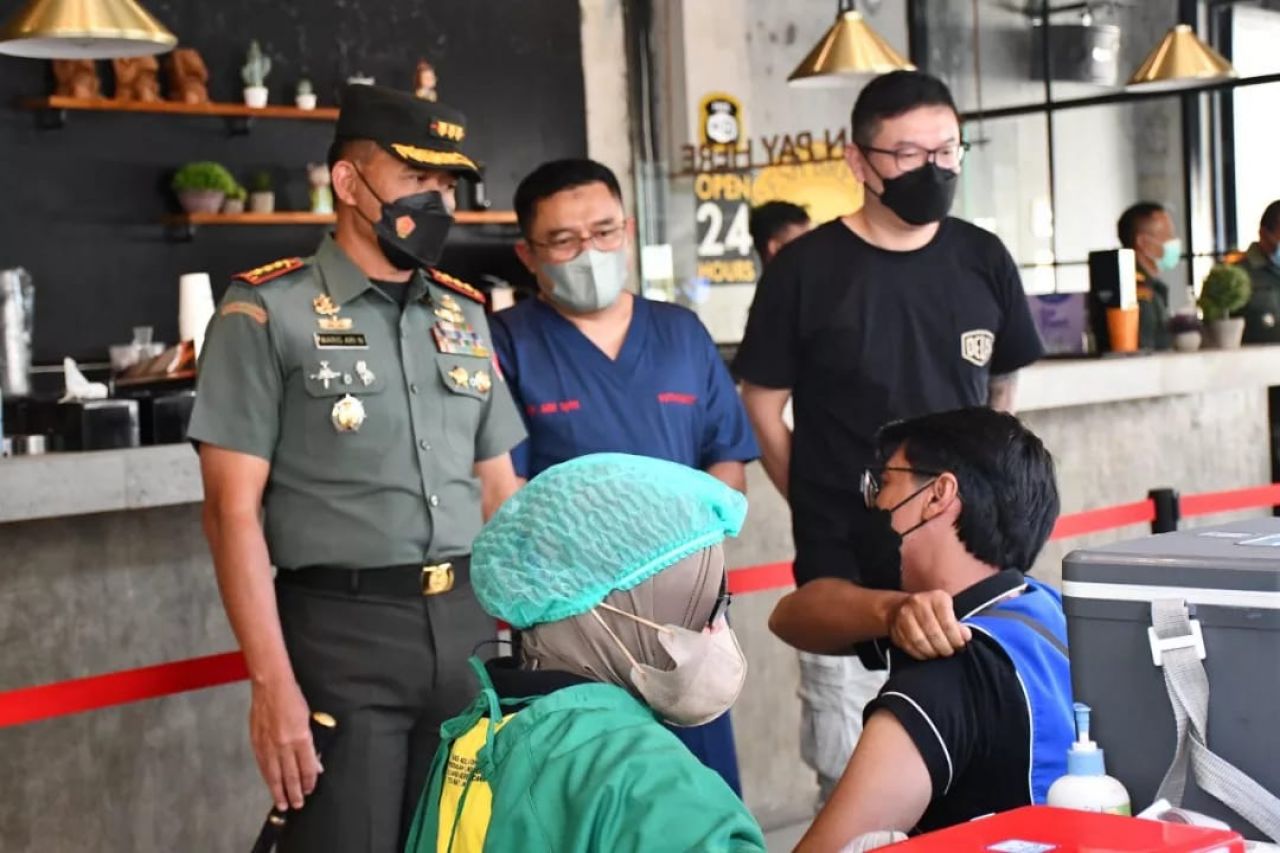Kejar Target, Korem 081/DSJ Gelar Ngabuburit Vaksinasi di WOW Cafe Madiun