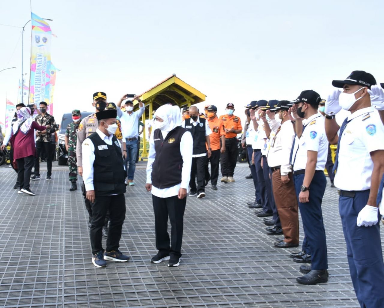 Jelang Lebaran, Gubernur Khofifah Tinjau Arus Mudik di Pelabuhan Jangkar Situbondo