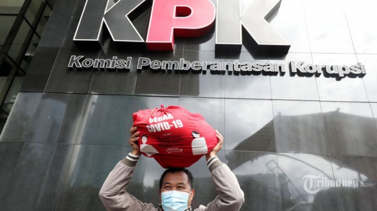 Boyamin Bawa Akta Perusahaan ke KPK