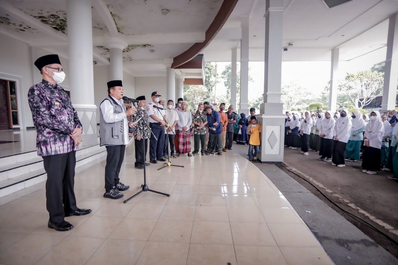 Ratusan Santri Nurul Jadid Difasilitasi Pemkab Jember Kembali Ke Pondok