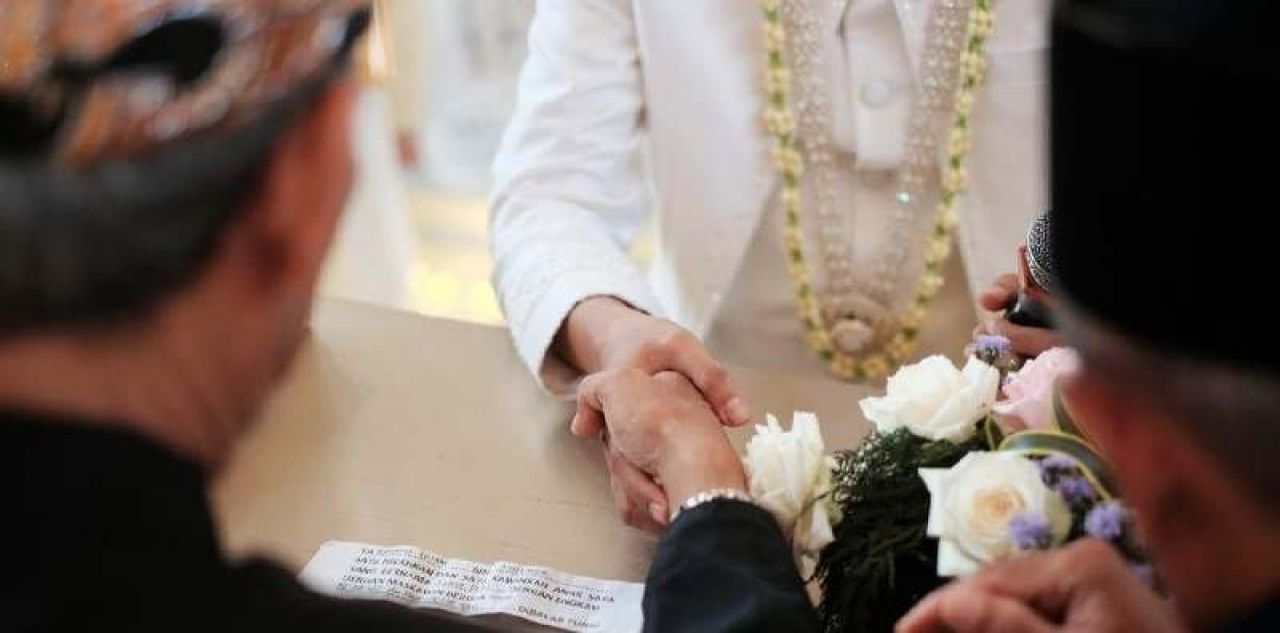 Panglima TNI dan Mensesneg Jadi Saksi, Jokowi Yang Menikahkan