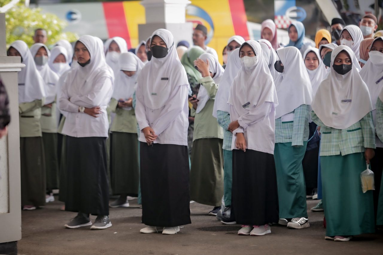 Ratusan Santri Nurul Jadid asal Jember yang akan kembali ke Pondok