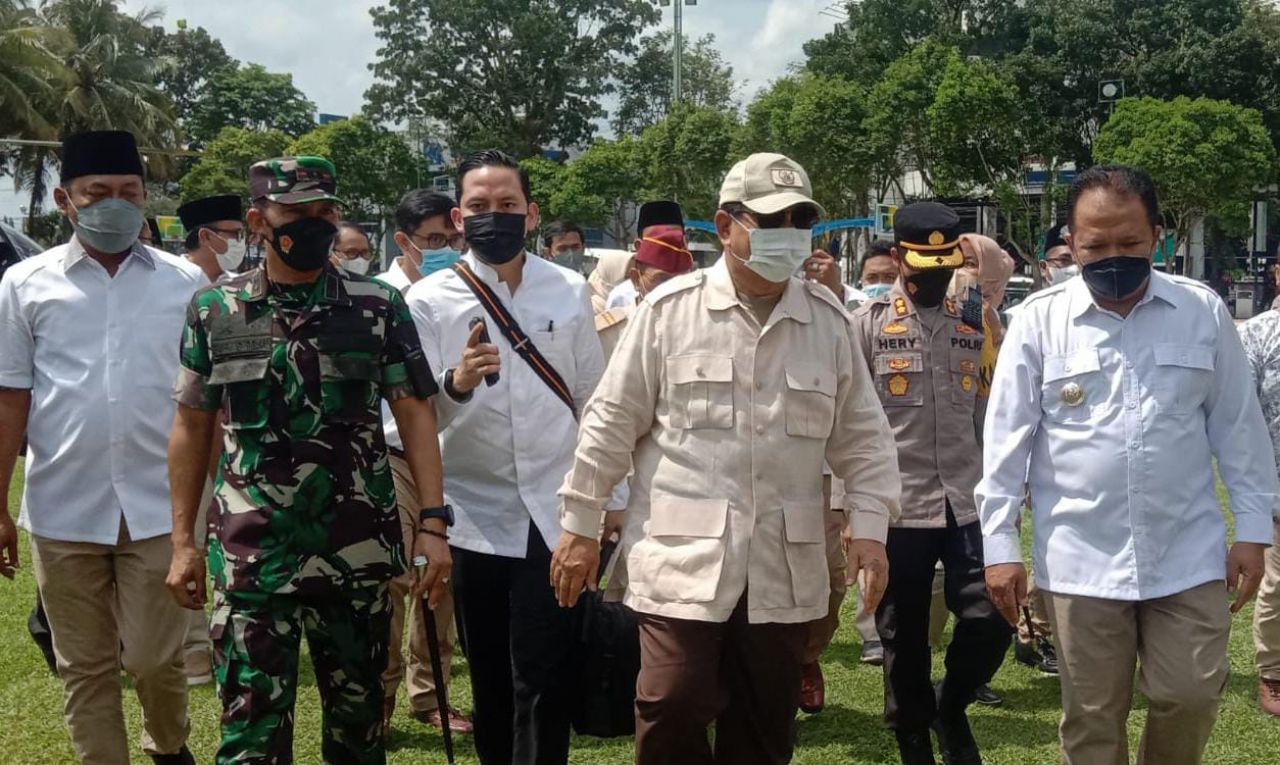 Kehadiran Prabowo Subianto di alun alun Jember disambut jajaran Forkopimda Jember 
