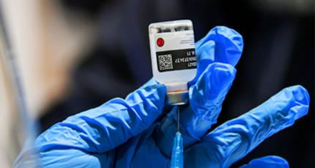 Gubernur Jawa Timur Khofifah Imbau Percepatan Vaksinasi Dosis  2 dan 3