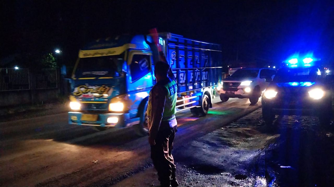 Ruas Jalan Pantura Desa Sebaung dan Brumbungan Lor Kabupaten Probolinggo Tergenang Banjir