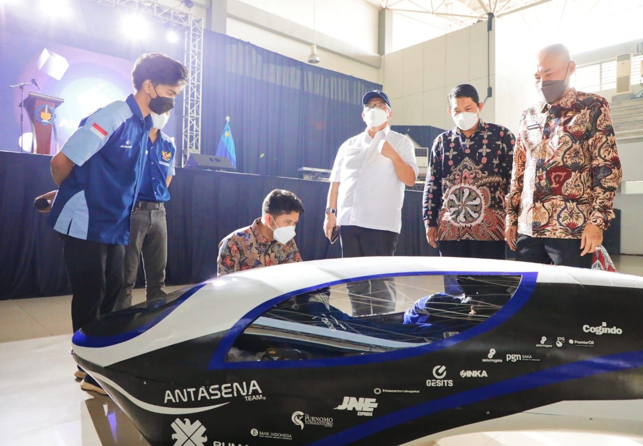 Wakil Gubernur Jawa Timur Emil Elestianto Dardak hadir dalam Launching Mobil Berbahan Energi Hidrogen dari Tim Antasena Alpha, dalam persiapan mengikuti kompetisi shell echo marathon 2022 Oktober tingkat Asia, Jumat (3/6).