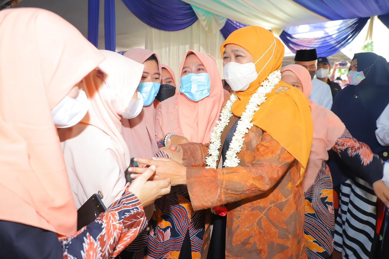 Gubernur Khofifah dalam peringatan Dies Natalis ke 54 di Universitas Islam Zainul Hasan Genggong (UNZAH) Probolinggo, Senin (6/6).