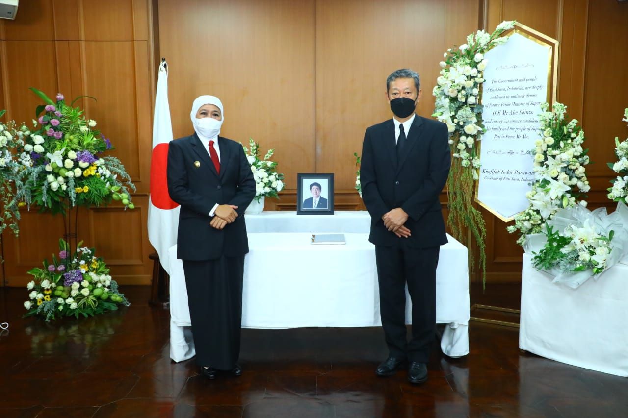 Mantan Perdana Menteri Jepang Wafat, Khofifah Sampaikan Duka Cita