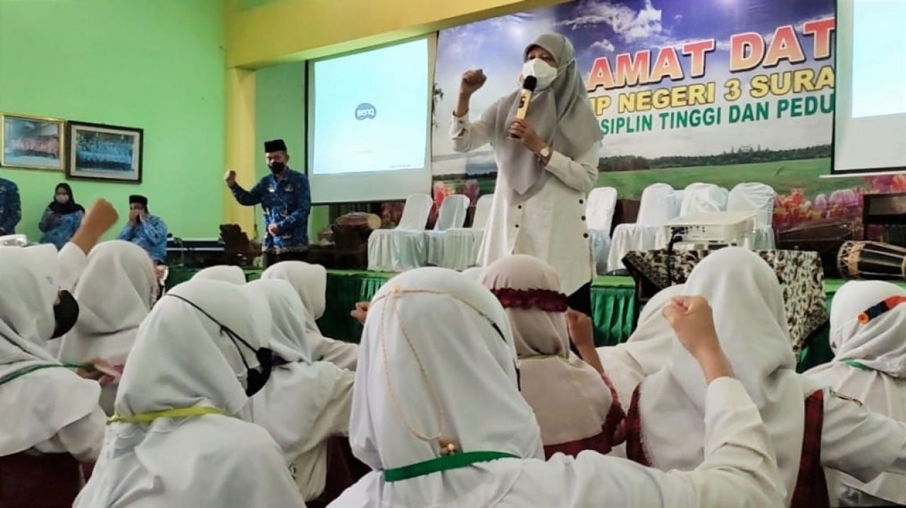 Tanamkan Nilai Kekeluargaan, Reni Puji Pelaksanaan MPSL SMPN 3