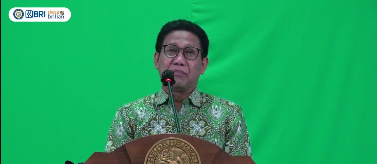 Menteri Desa, Pembangunan Daerah Tertinggal, dan Transmigrasi, A Halim Iskandar menyambangi Universitas Airlangga (Unair) Surabaya pada Kamis (14/7/2022). Ia memberikan kuliah dalam gelaran Inagurasi Program Depeening Desa Brilian 2022.