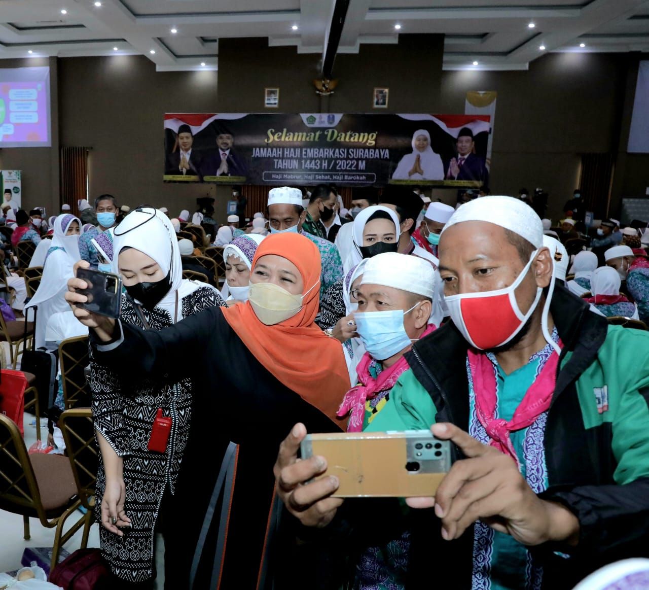 Gubernur Khofifah Pantau Langsung Skrining Kesehatan Kloter Pertama Jamaah Haji embarkasi surabaya 