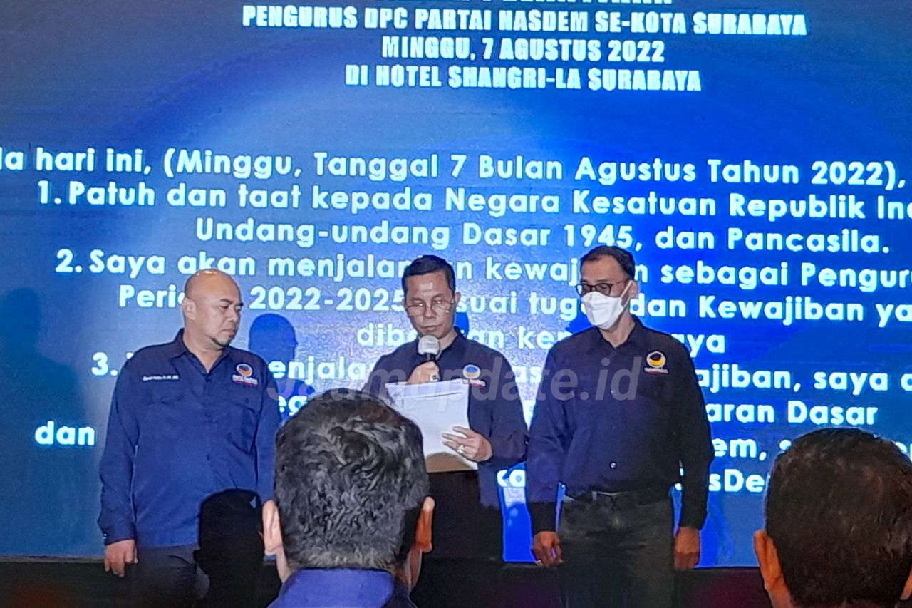 Lantik DPC Nasdem. Robert, Imbau Menangkan Pemilu Secara Gemilang