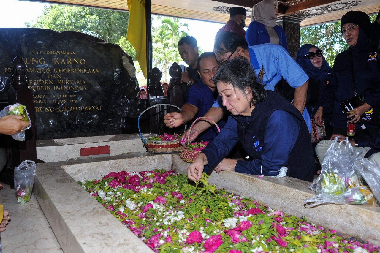 Memperingati HUT ke 77 Republik Indonesia, Partai Nasdem Jatim Ziarah ke Makam Bung Karno