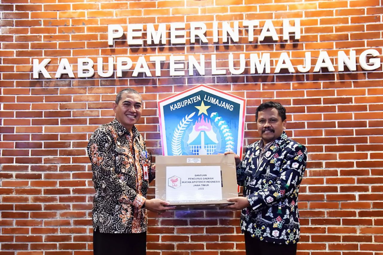 Ikatan Apoteker Indonesia Berikan Bantuan Alat Kesehatan Untuk Daerah Relokasi Korban Erupsi Semeru