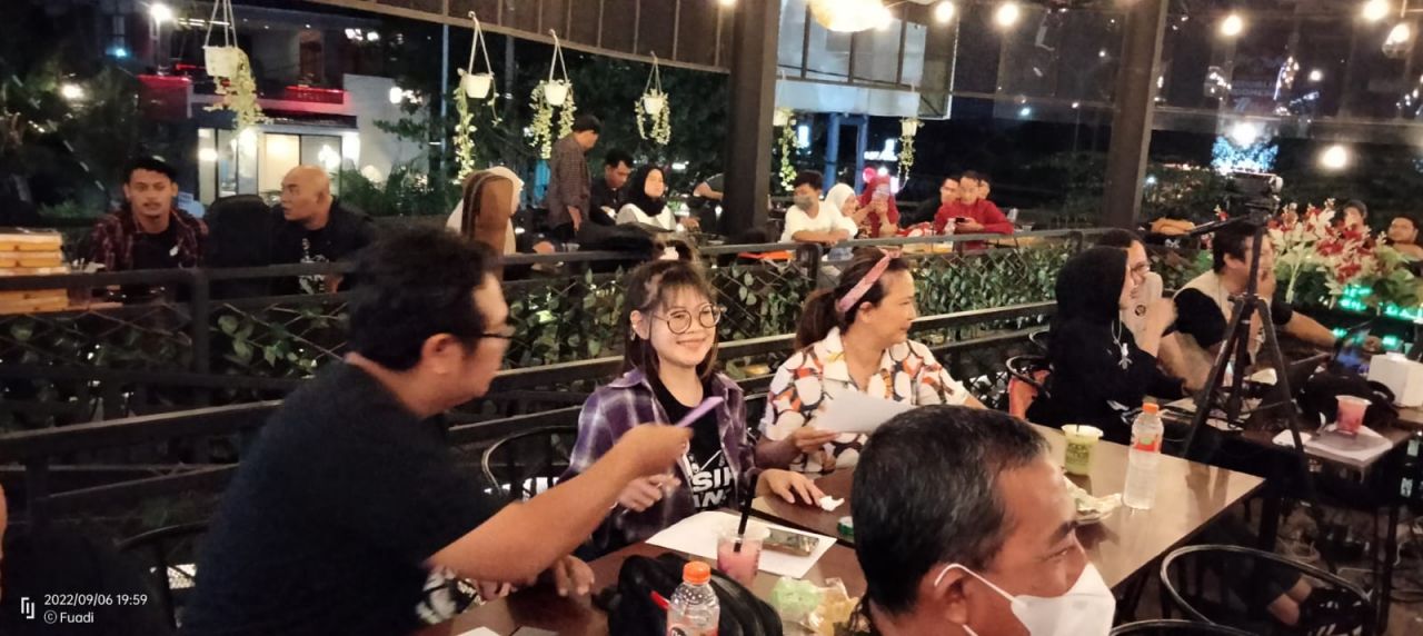 Ratna Coin di apit dua juri lainnya Asik Bang BNPT, Yuritiarso Hidayat dan Oppie Andaresta