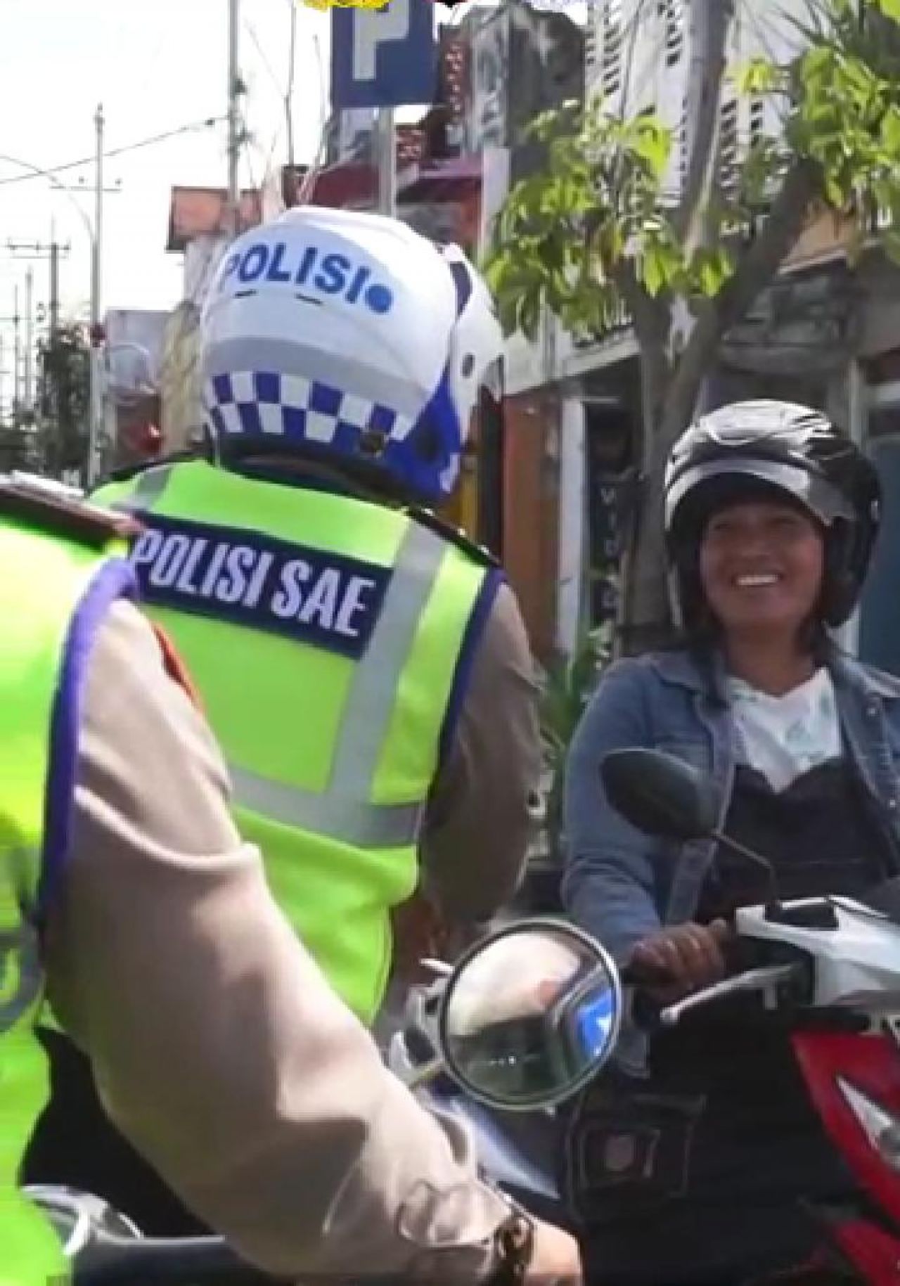 Ramah Ingatkan Pelanggar Lalu Lintas, Polisi Sae Polres Nganjuk Tuai Pujian