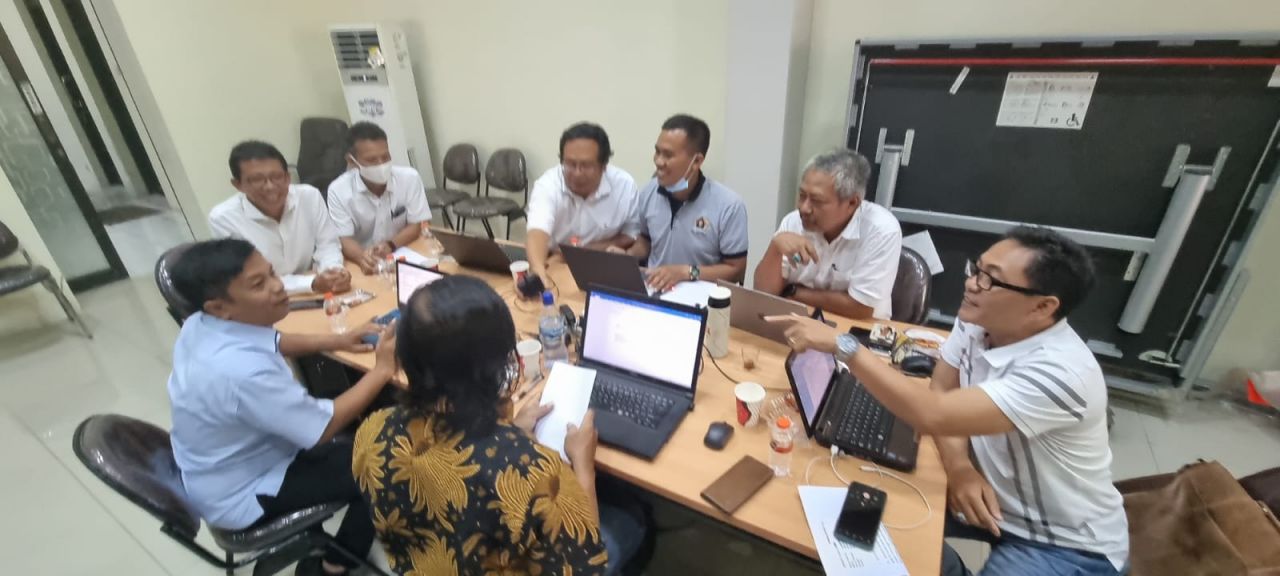 Suasana Diskusi dan Evaluasi Peserta Uji Kompetensi Wartawan Utama Angkatan Ke-44 PWI Jawa Timur