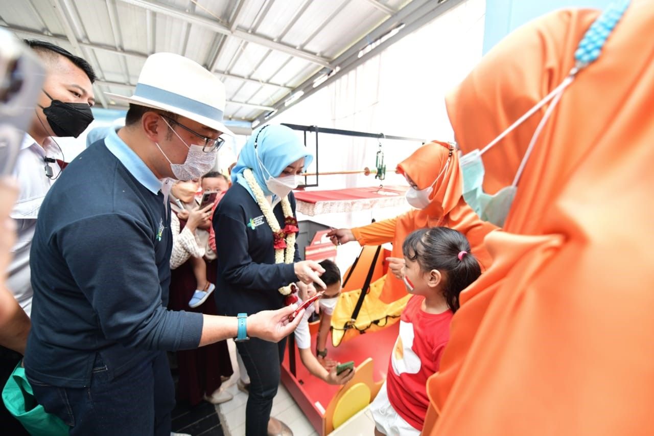 Ridwan Kamil Hadiri Pelaksanaan Kick Off Bulan Imunisasi Anak Nasional Tahap II di Karawang