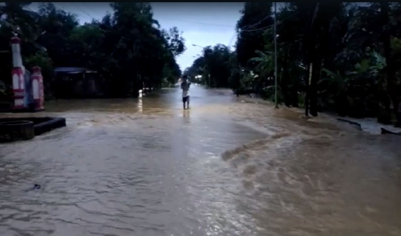 Banjir Terjang Wilayah Pacitan, Jalur Pacitan-Trenggalek Lumpuh Total