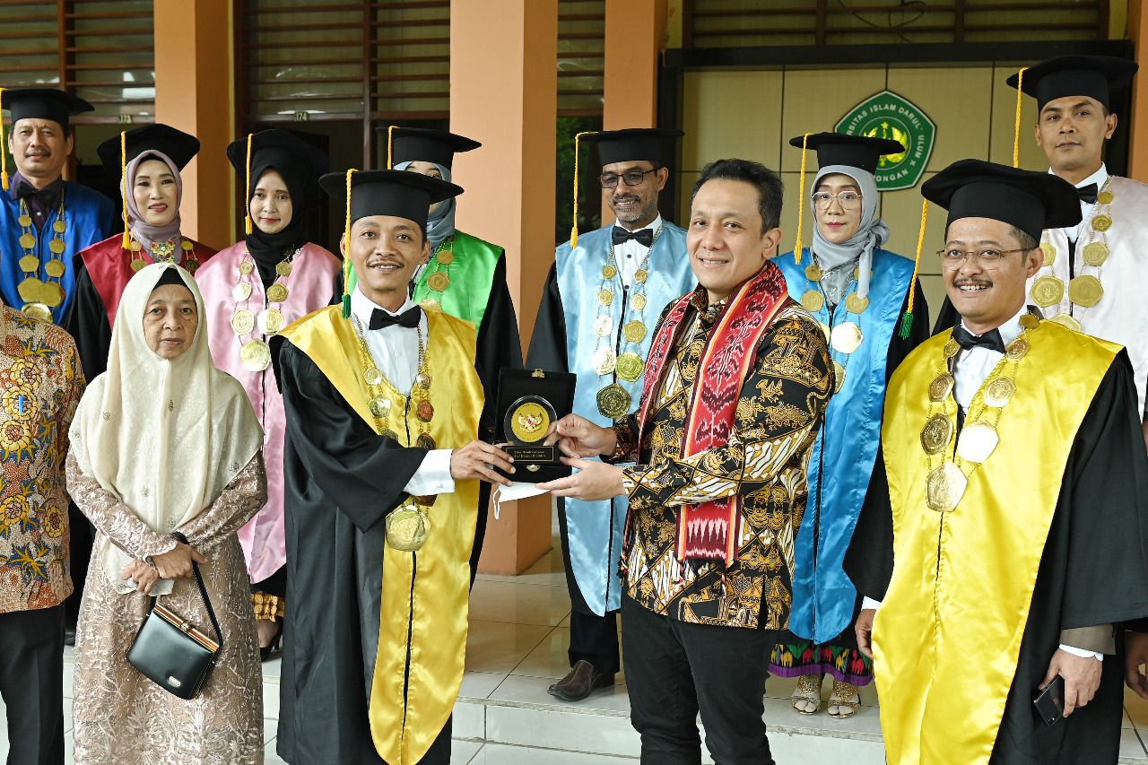 Rektor Unisda Muhammad Hafidh Nashrullah bersama Staf khusus Presiden Republik Indonesia, Diaz