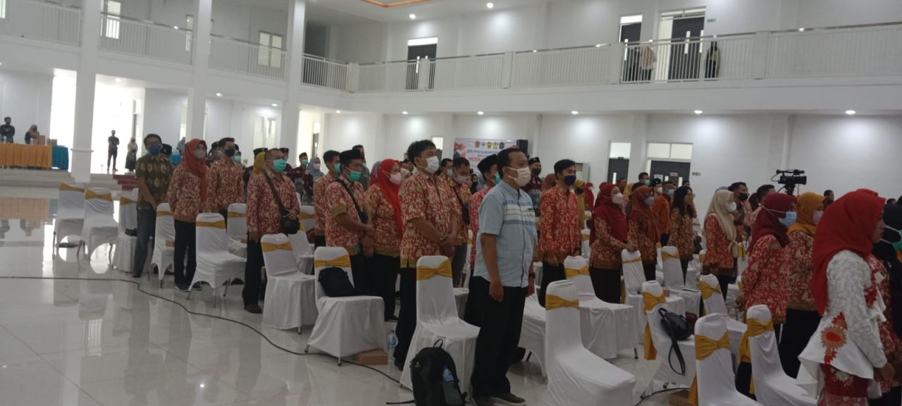 Peserta seminar Hybrid Persatuan Perawat Nasional Indonesia (PPNI) Jember di Aula Universitas dr Soebandi Jember, pada Minggu (02/10/2022).