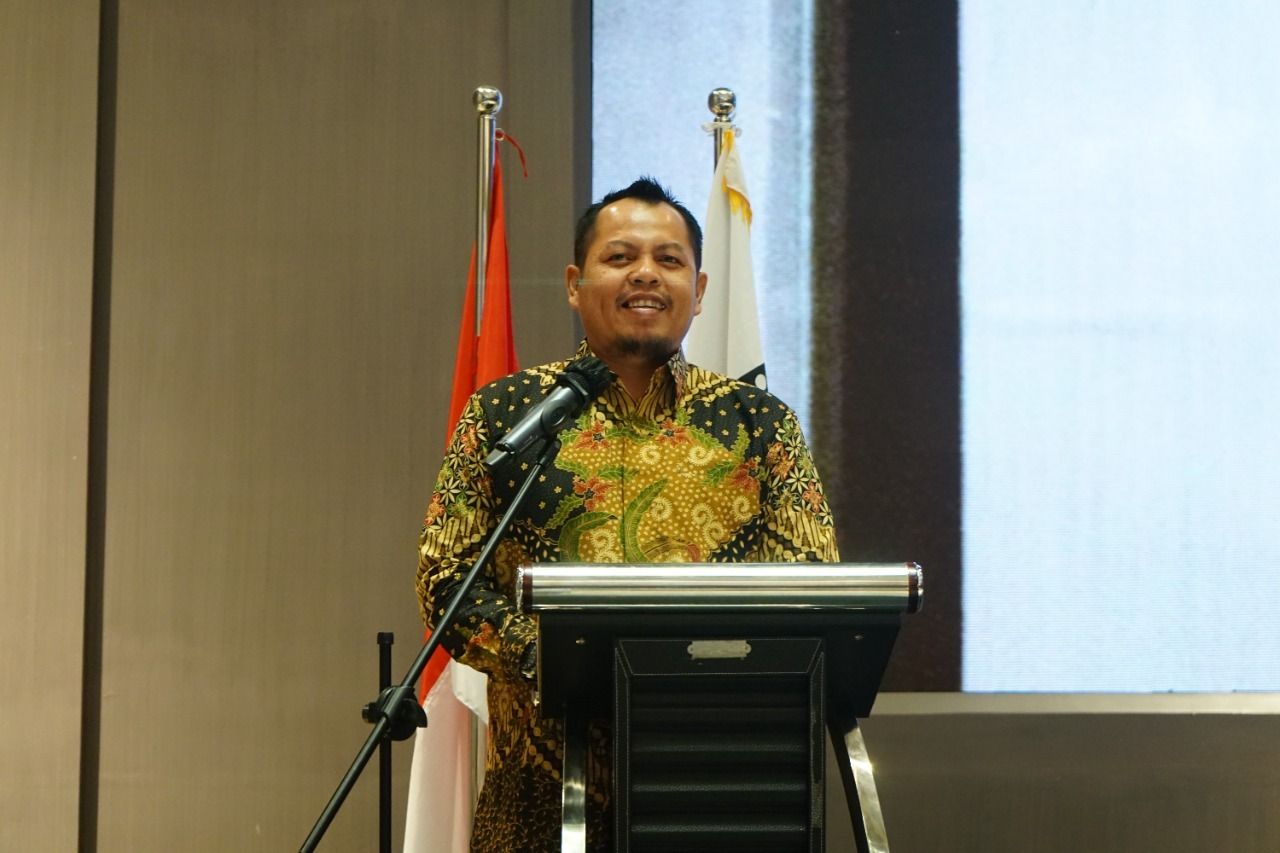 Ketua Komisi Pemilihan Umum Provinsi Jawa Timur (KPU Jatim) Choirul Anam saat memberikan sambutan pembukaan acara Rapim KPU se jawa timur,Senin, 3 Oktober 2022. Bertempat di Hotel Double Tree Surabaya