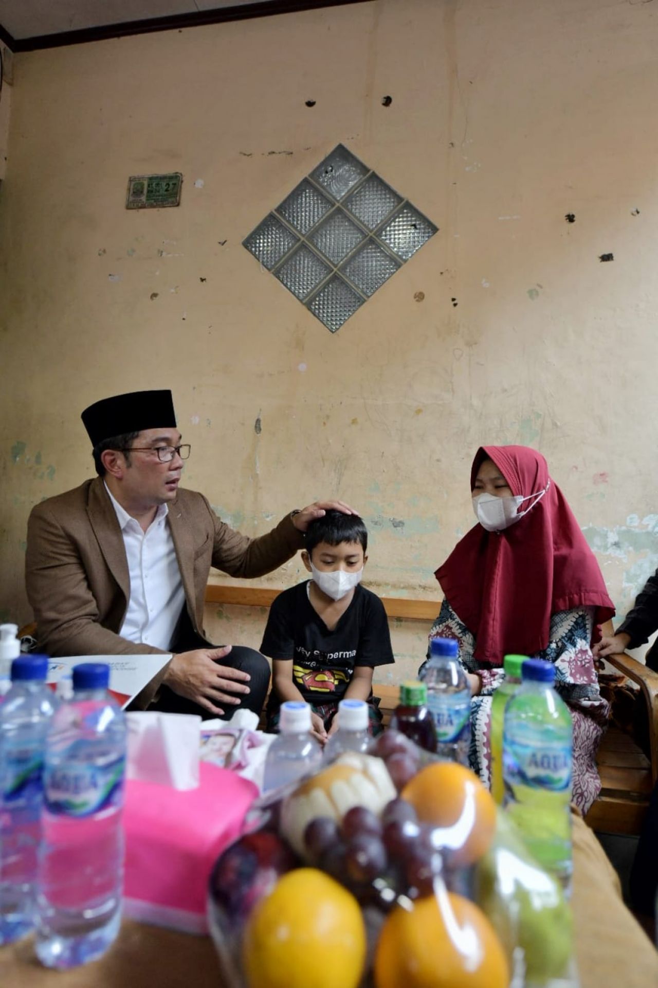 Gubernur Ridwan Kamil Kunjungi Korban Kecelakaan Truk di Bekasi