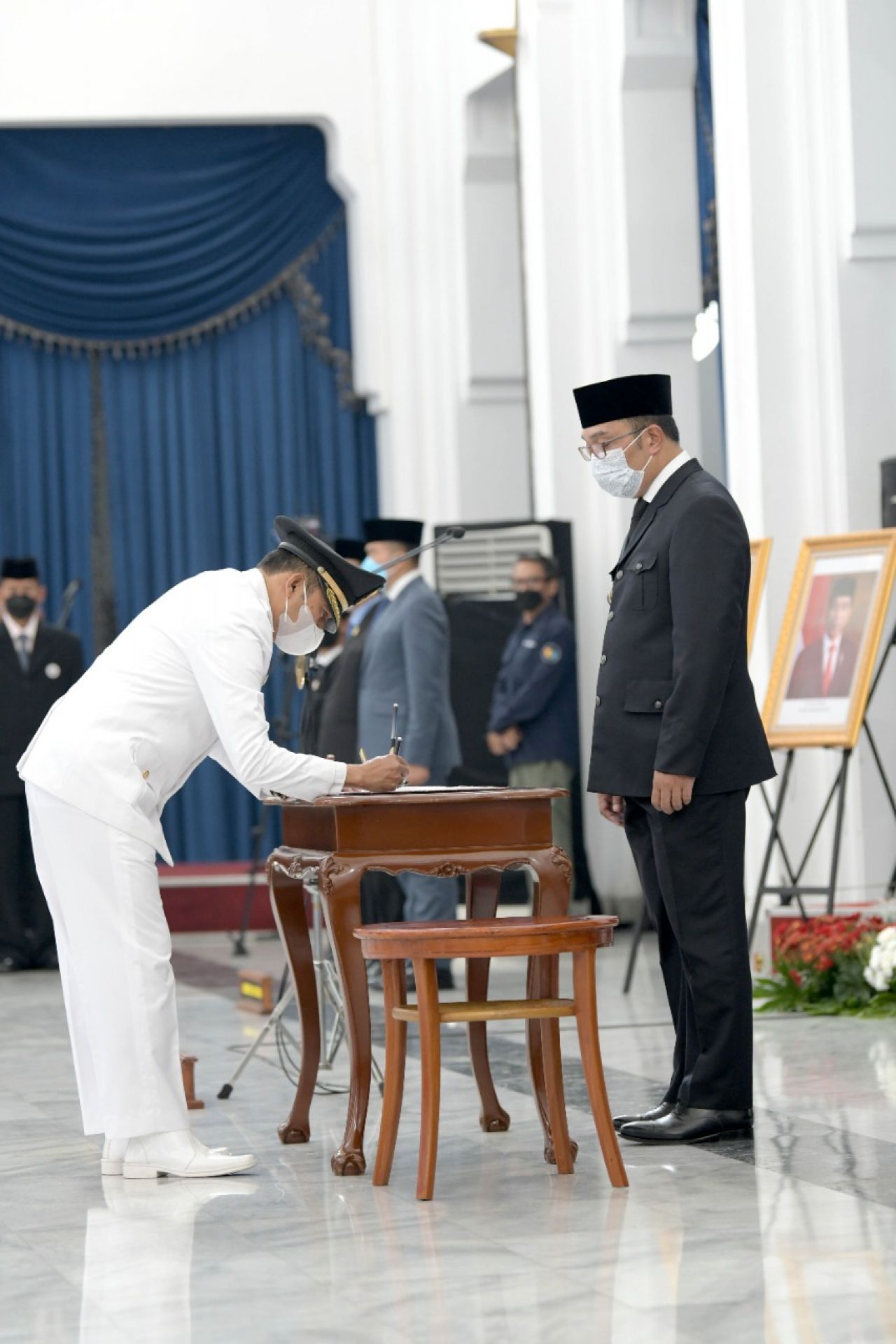 Ridwan Kamil Lantik Ngatiyana sebagai Wali Kota Cimahi Definitif Sisa Masa Jabatan 2017-2022