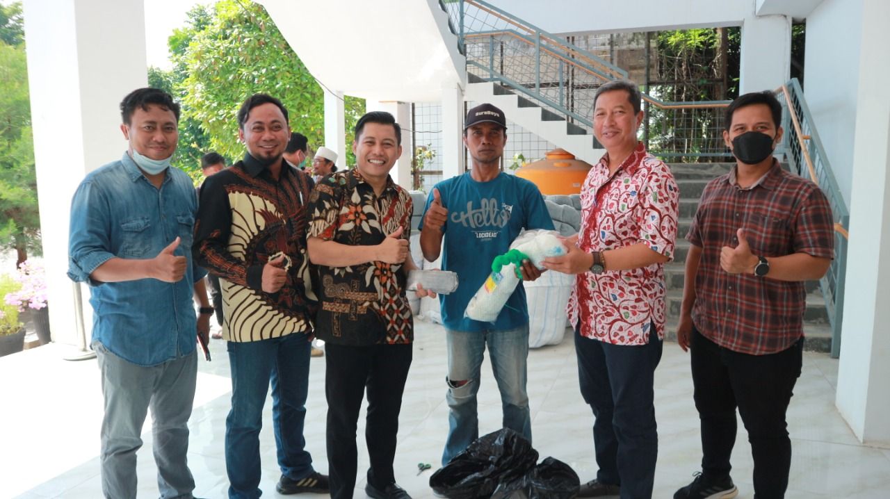 Terima Bantuan Jaring 18 Paket, KUB Nelayan Surabaya Utara: Terimakasih Abdul Ghoni..