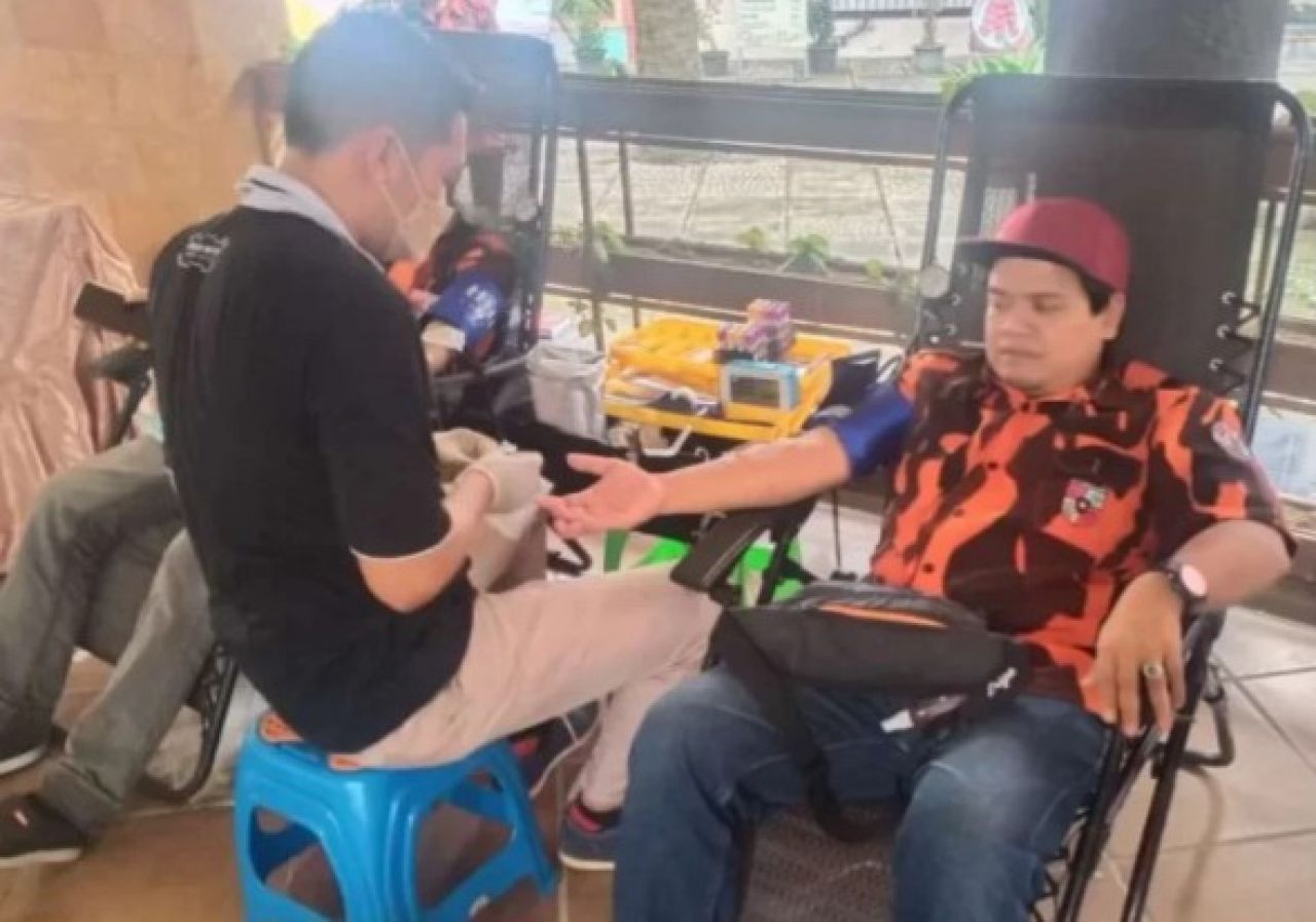 Hadir di Donor Darah PP Jember. Ini Pesan Karimullah DPRD Jatim
