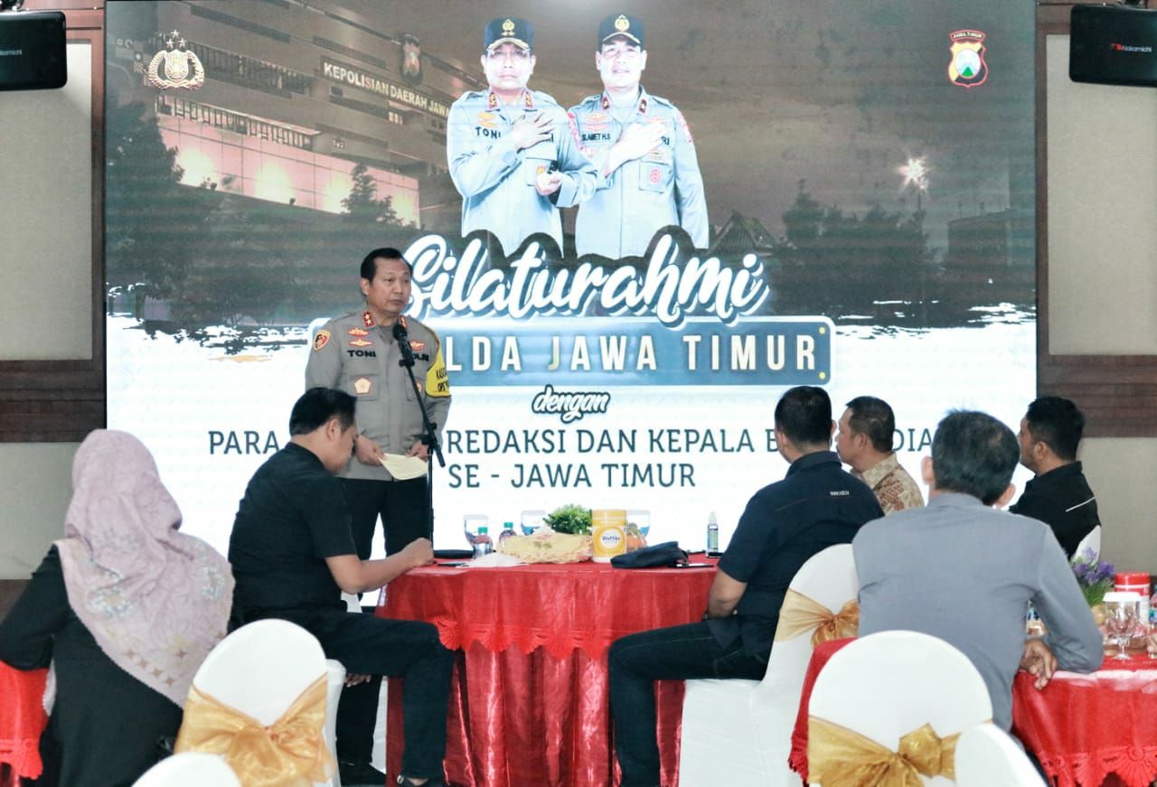 Silaturahmi Kapolda Jawa Timur bersama Wakapolda Jawa Timur serta Pejabat Utama Polda Jatim dengan para Pimpinan Redaksi (Pimred) dan Kepala Biro (Kabiro) media se-Jawa Timur, di lantai 2 Gedung Patuh Mapolda Jatim, Jum'at (11/11/2022).
