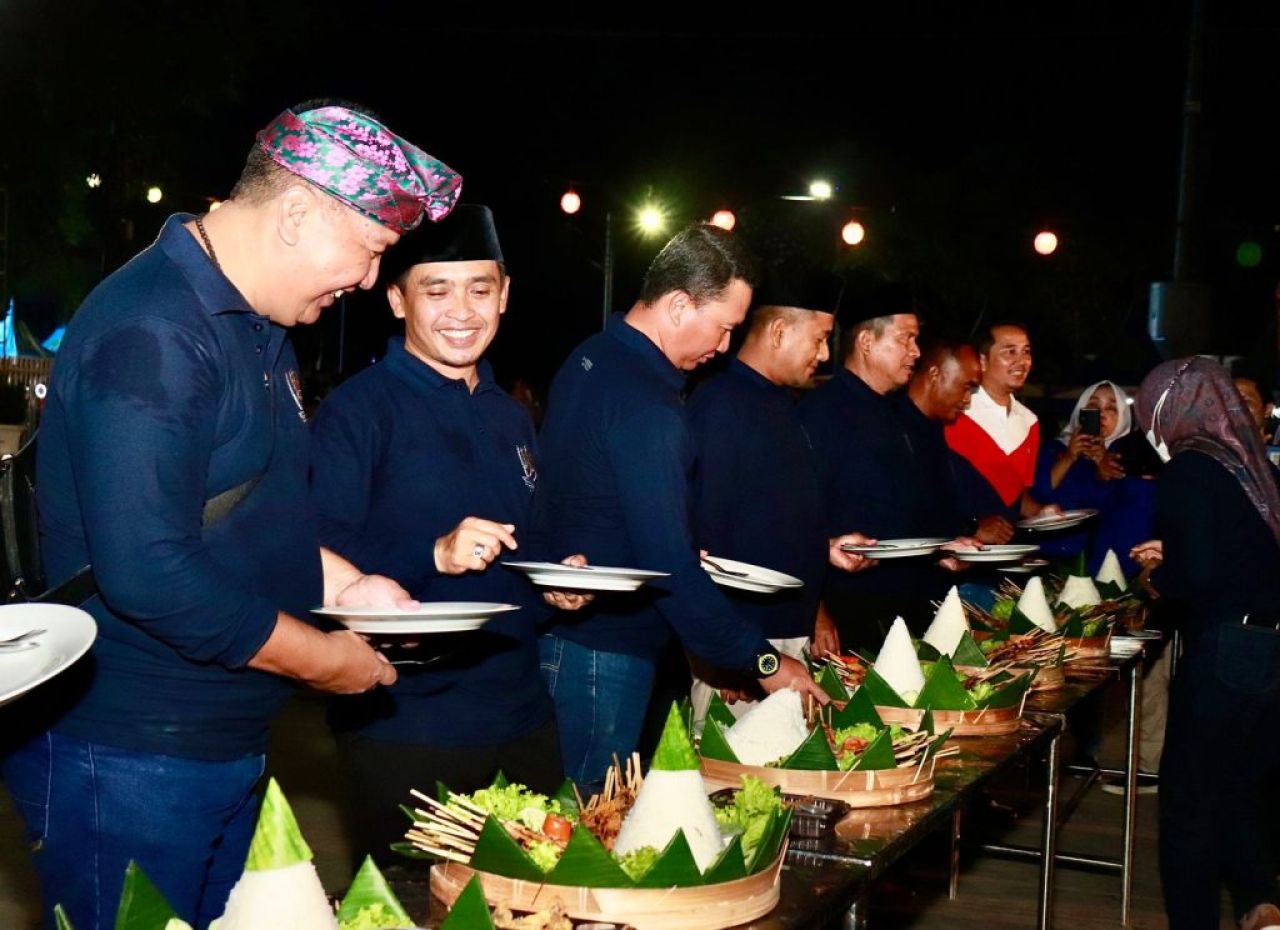 Festival Bandeng Jelak di Kota Pasuruan, Makan Bareng 3000 Sate Bandeng