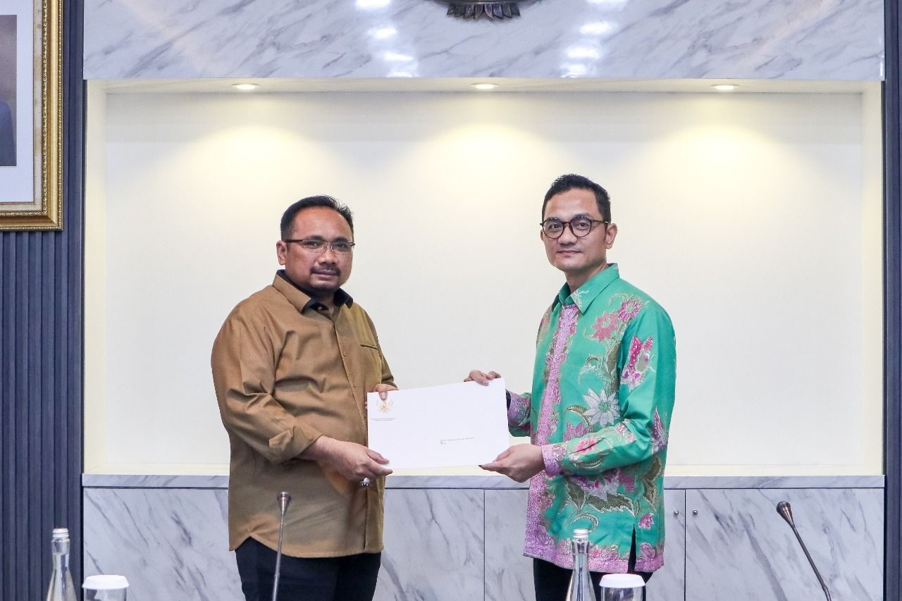 Jajaran pimpinan Badan Pengelola Keuangan Haji (BPKH) berkunjung ke kantor Kementerian Agama Republik Indonesia dan bertemu langsung dengan Menteri Agama, Yaqut Cholil Qoumas.Rabu (9/11)
