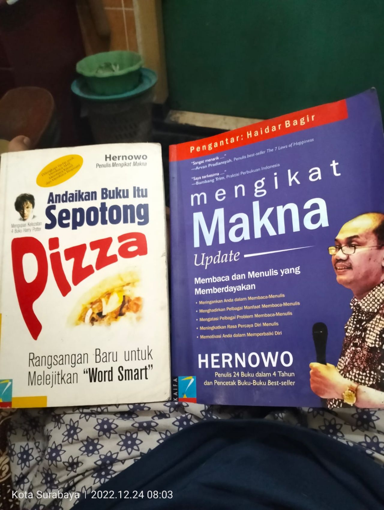 Membaca Sambil Ngemil Lalu Mengikatnya Menjadi Sebuah Tulisan