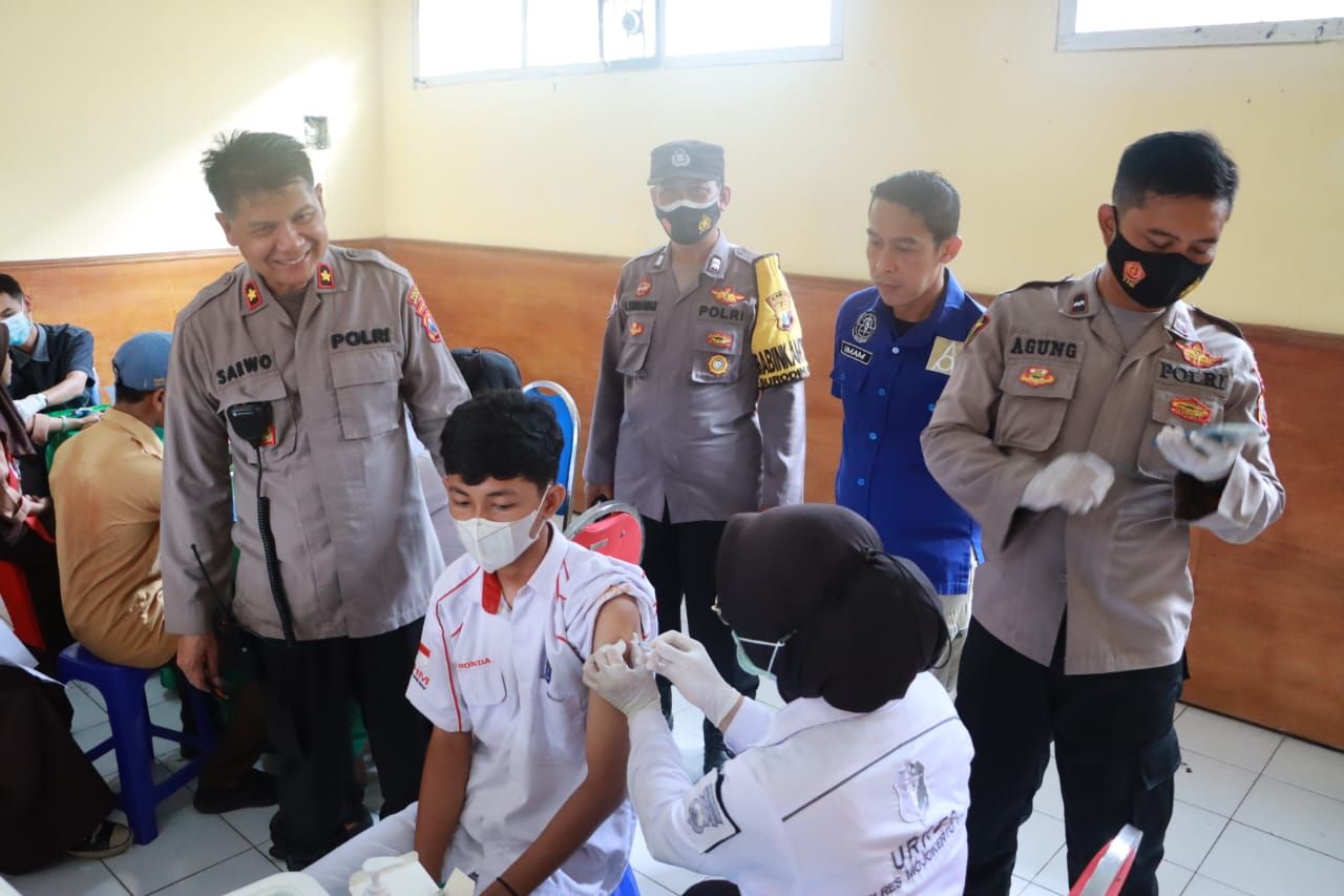 Vaksinasi Booster Untuk Pelajar SMK PGRI Kota Mojokerto
