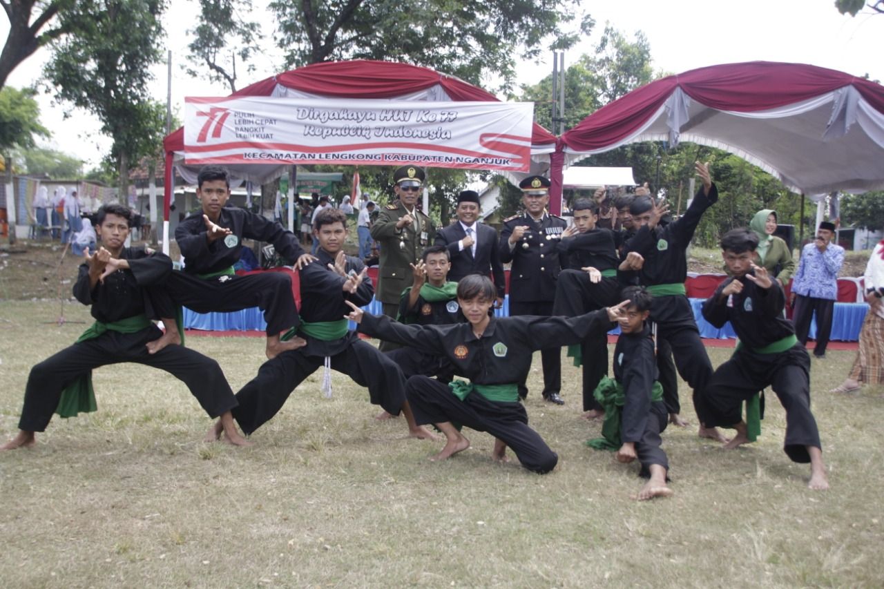 Kuatkan Kerukunan, Polsek Lengkong Gelar Latihan Bersama Antar Perguruan Silat