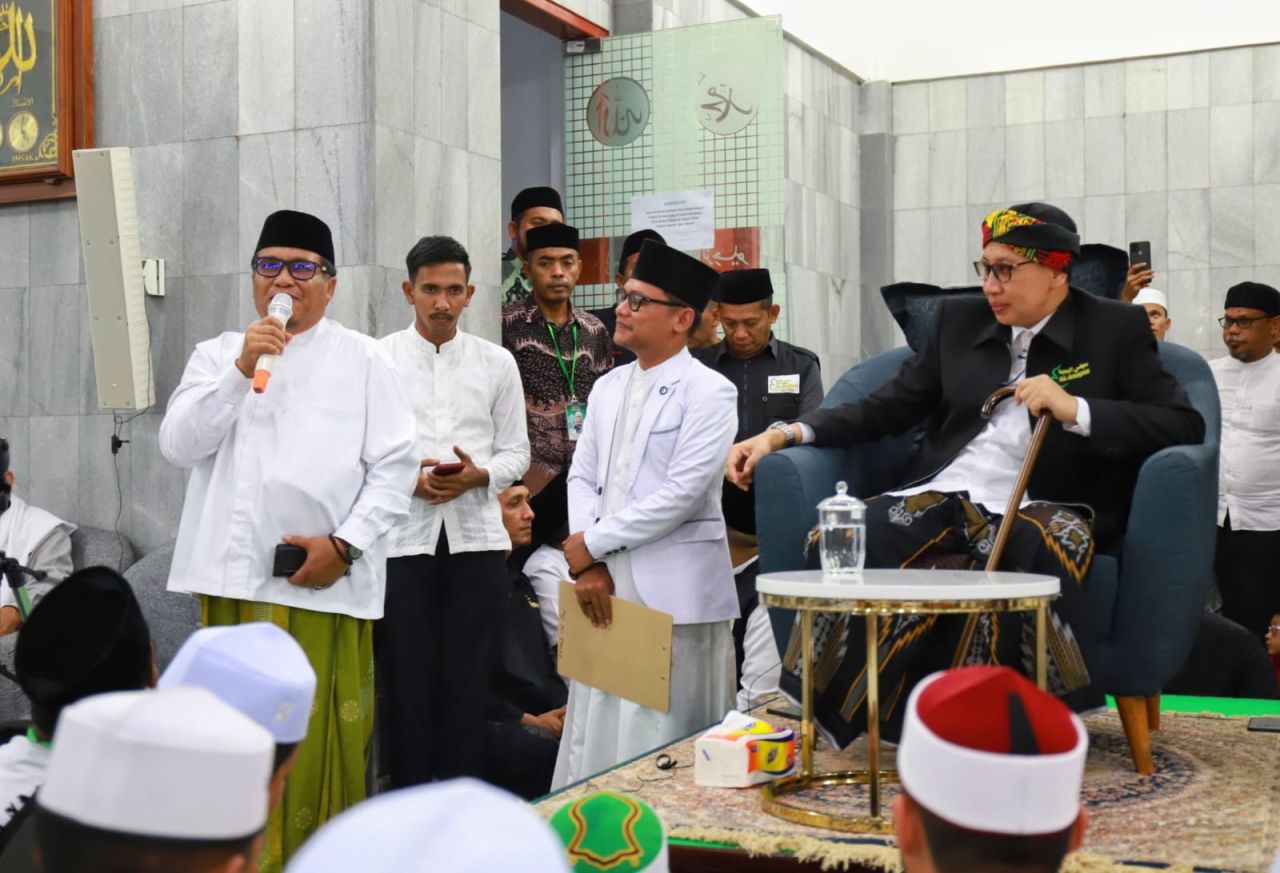 Pj Bupati Pidie , Ir. Wahyudi Adisiswanto M.Si memberikan sambutan dalam Tabliq Akbar masjid Al Falah kota Sigli