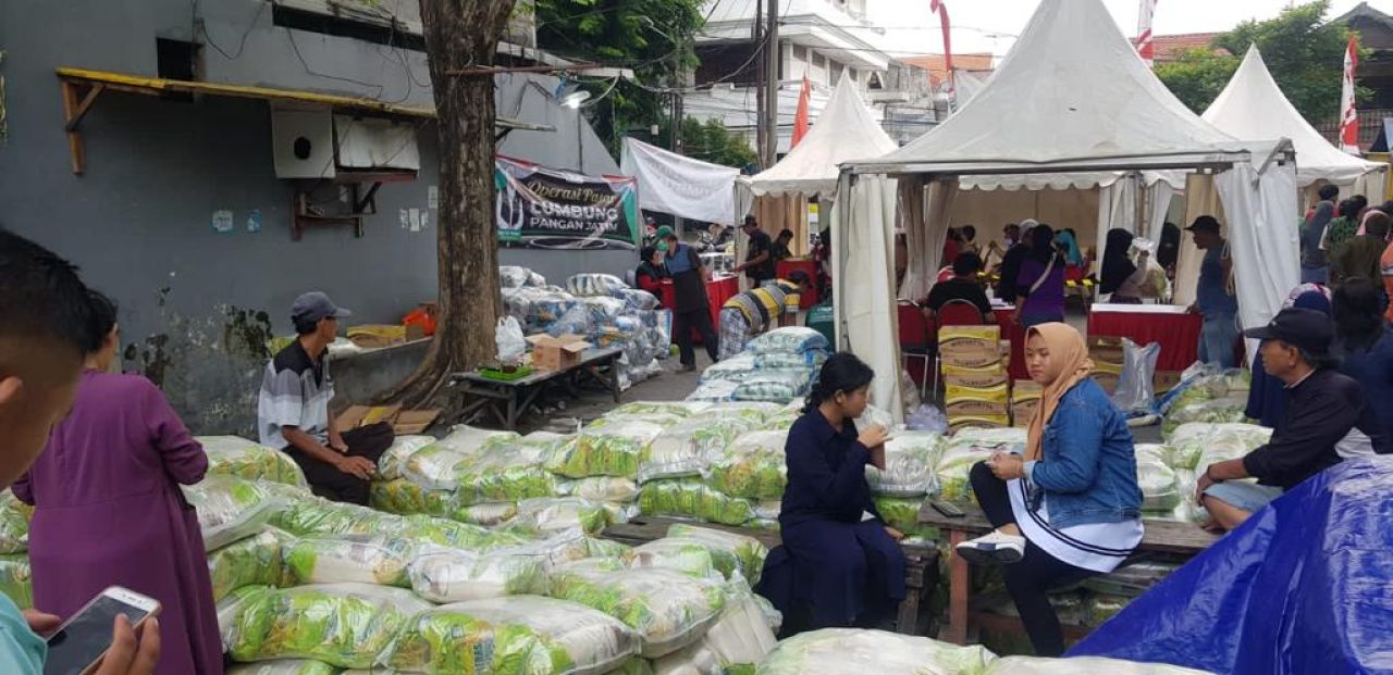 Pemprov Jatim Gelontor 300 Ton Beras di Hari Natal Agar Stabilitas Harga Terjaga hingga Akhir Tahun
