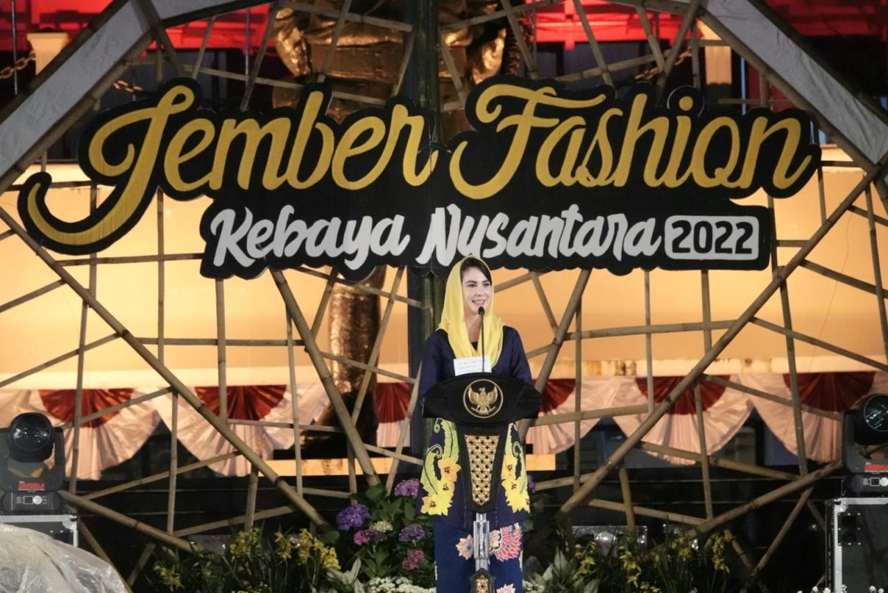 Jember Fashion Kebaya Nusantara, Arumi Bachsin : Upaya Lestarikan Warisan Budaya Bangsa Indonesia