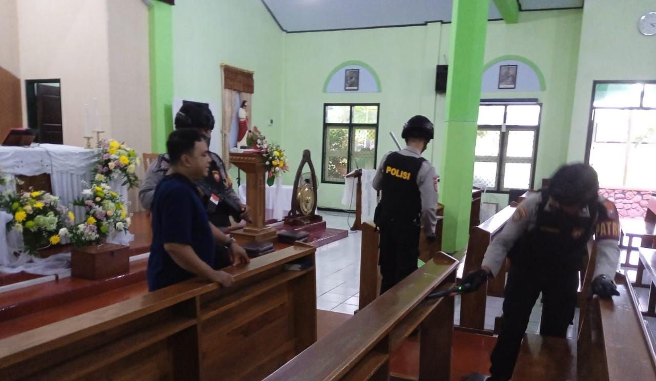 Sterilisasi Sejumlah Gereja Di Blitar Jelang Natal