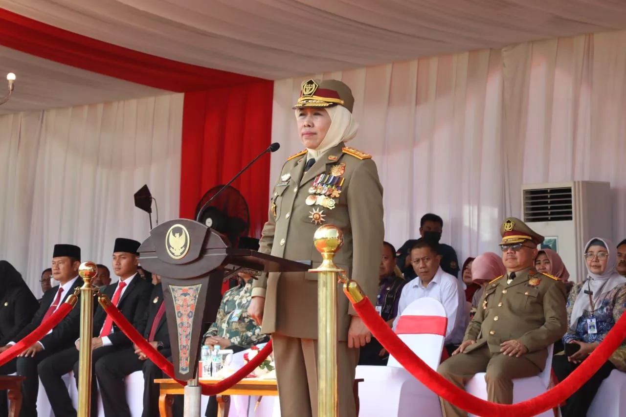 Gubernur Khofifah Beri Penghargaan Kepala Daerah Pembina Terbaik K3 Dan Perusahaan Zero Accident
