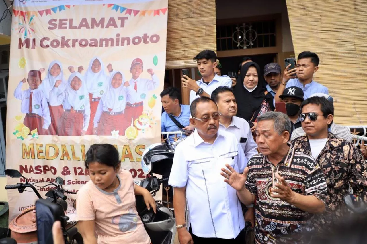 Duh... YPI Cokroaminoto Disegel, Wawali Surabaya Armuji Langsung Turun Tangan
