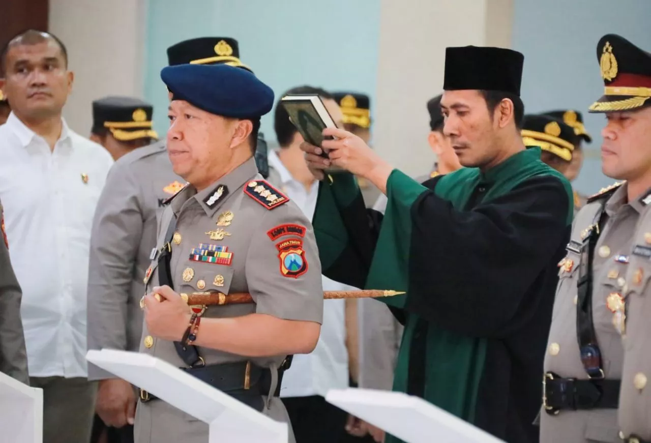 Kapolda Jatim Pimpin Upacara Serah Terima Jabatan Pejabat Polda dan Kapolres Jajaran