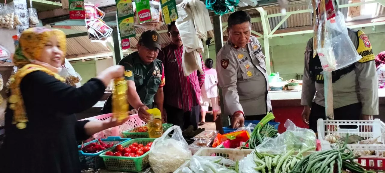Polresta Malang Kota Patroli Dialogis di Pasar Tradisional Cek Ketersediaan Bahan Pangan